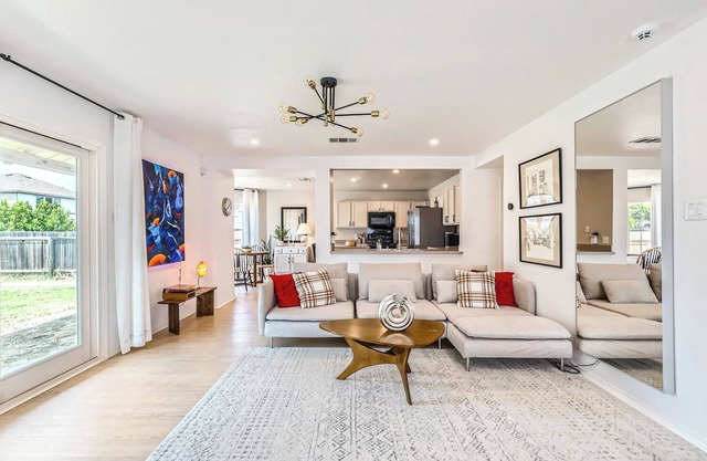 Bright & Charming Entire House in Peaceful Neighborhood