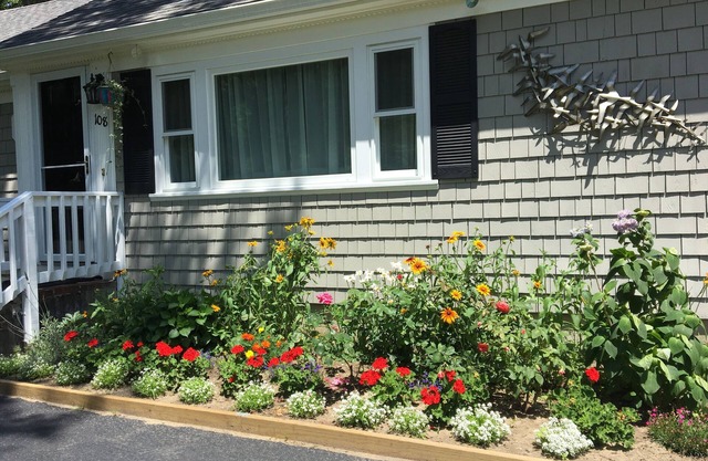 Bright, Cheerful, Fully Renovated, Central AC, Quiet House Close to Beaches