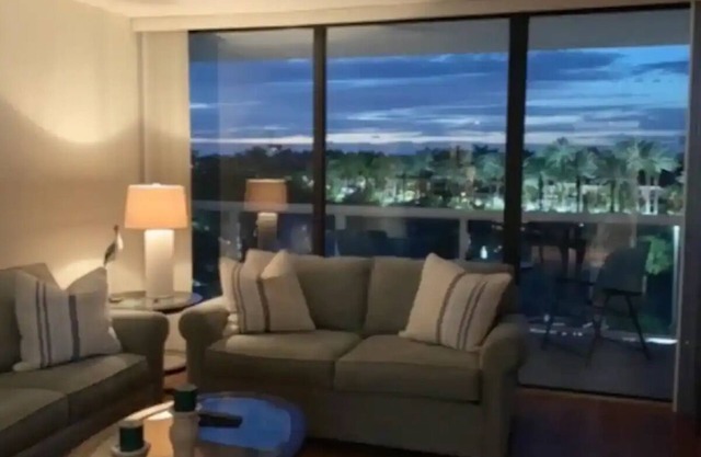 Bright Condominium in great South Florida location