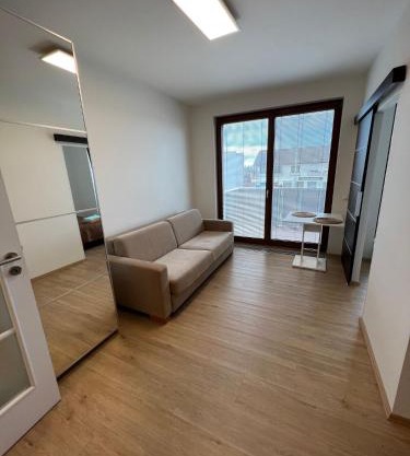 Bright & Cosy 1-Bedroom Apartment with Balcony