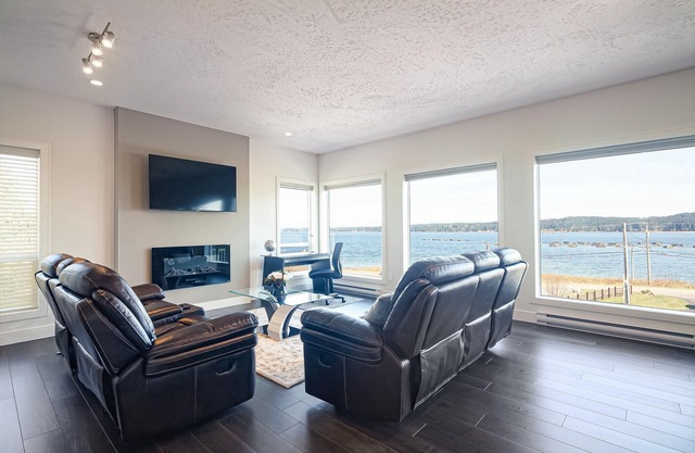 Bright & Cozy Oceanview Getaway in Union Bay - 2 QUEEN BED/1BATH
