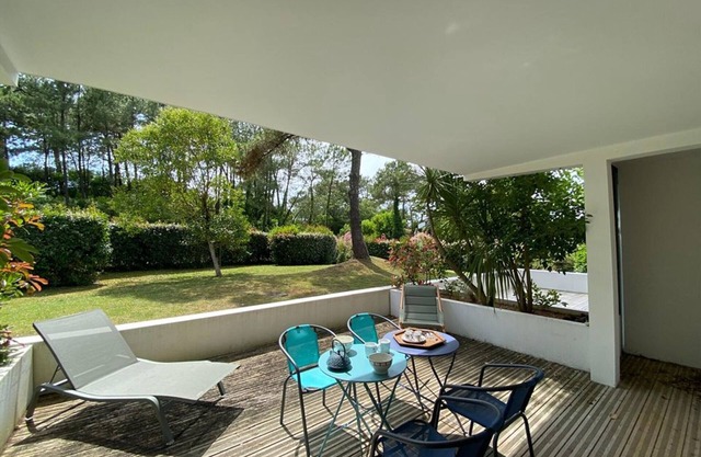 Bright & Cozy T2 Apartment, 400m from Beach, South-Facing Terrace, Sleeps 4!
