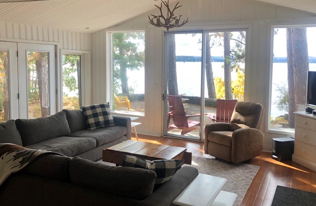 Bright family cottage on Round Lake with beautiful views!