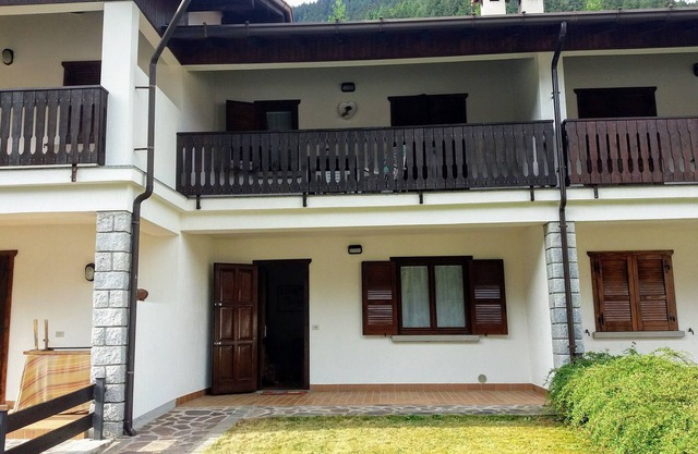 Bright independent house with garden