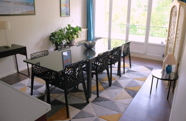 Bright, quiet apartment near Poitiers city center