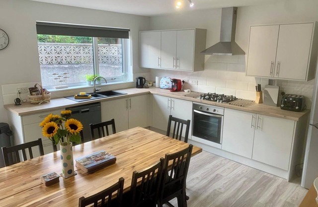 Bright, Spacious 4-Bedroom, 4-Bathroom Home on Loch Soy