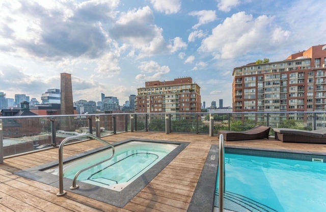 Bright Spacious Luxury 2 Bed 2 Bath Loft Downtown