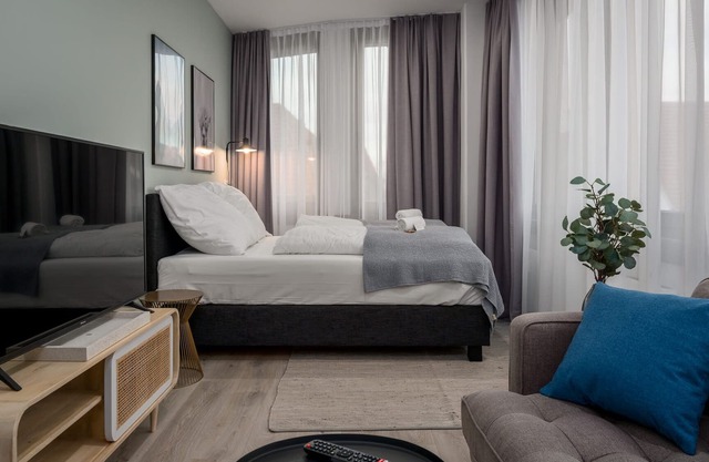 ☆BRIGHT: Studio for 2 | City Center | Kitchen