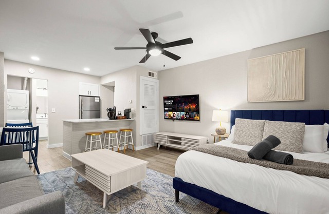 Bright Studio Near Domain Roku TV + Free Parking