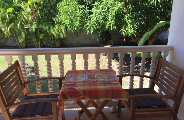 Bright T2 in warm residence with swimming pool
