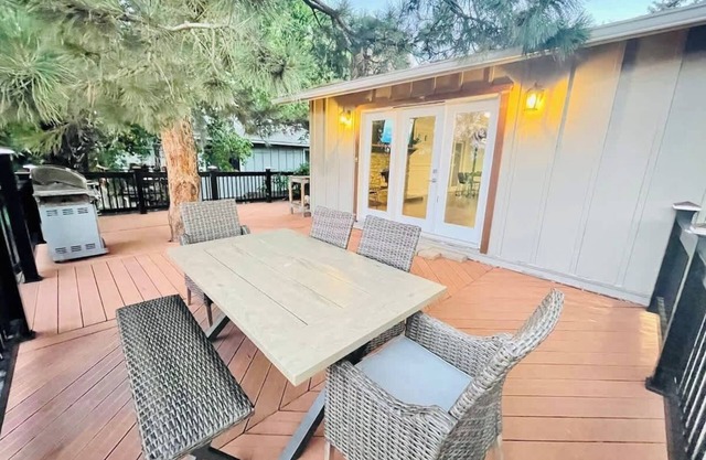 Brilliant West UNR 6TVs Sleeps 15 Pets OK