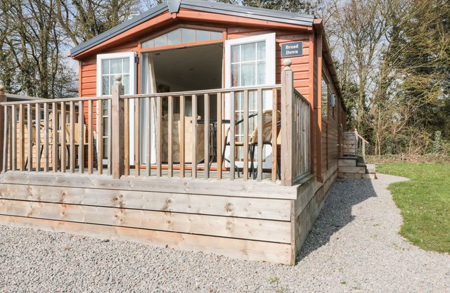 BROAD DOWN, pet friendly, character holiday cottage in Berrow