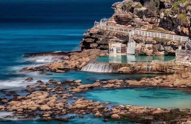 Bronte Beach 2 Storey Apartment With Magnificent Views, Footsteps to the Beach