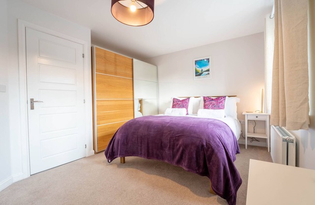 Brookfield | 4BR House | Private Garden & Parking