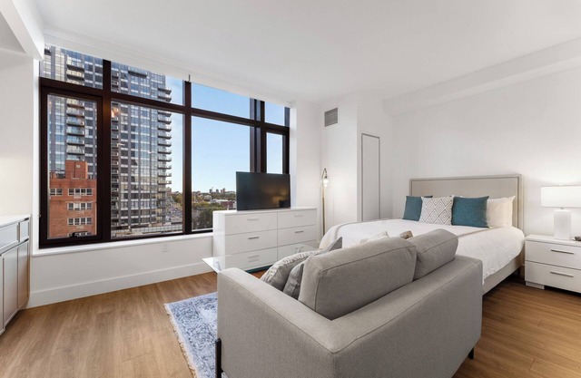 Brooklyn Serenity: Luxe Comfort with Top Amenities