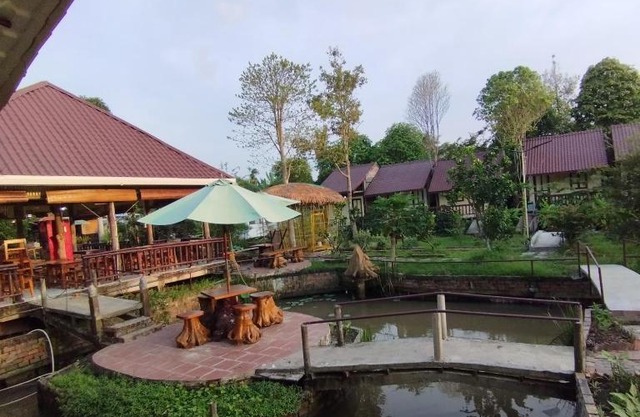 Brown House Resort