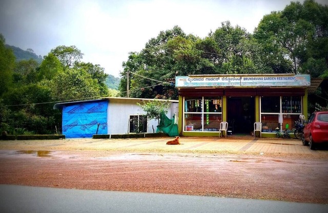 Brundavana Garden Restaurant and Homestay