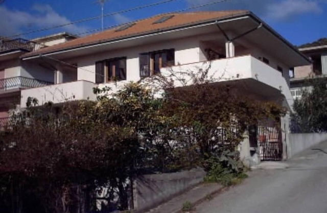 Bruzzano Zeffirio: apartments - 4 rooms - 6/9 personsCasa con giardino e vista mare