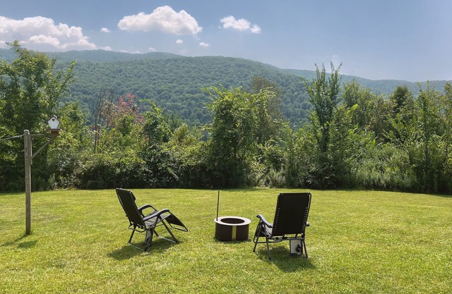 Buck Hill Farm: Secluded Retreat