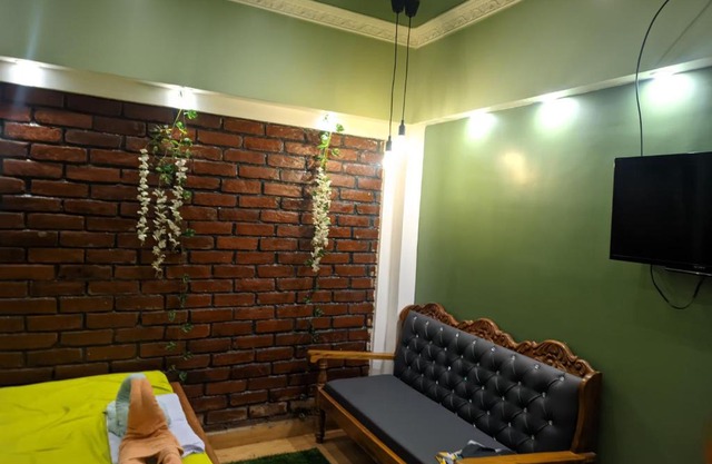 Budget-Friendly Luxury Air-Conditioned Deluxe Suite at Pravuprasad Homestay
