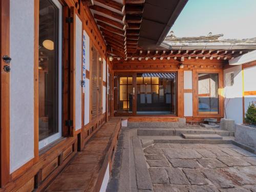 Bukchon Hanok - 'Yul Jae' The access code is sent by message