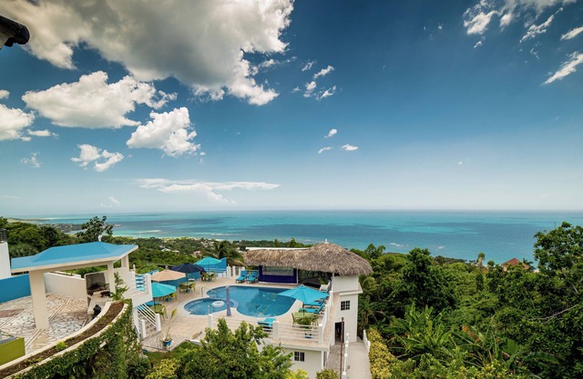 Buki Ocean View- δύο, 5 B/R, Sleeps 12, with Chef