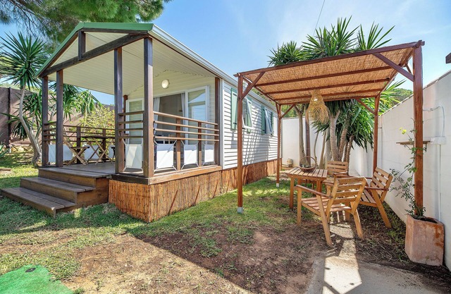 Bungalow 'Cádiz Costa' with private pool, private terrace and Wi-Fi