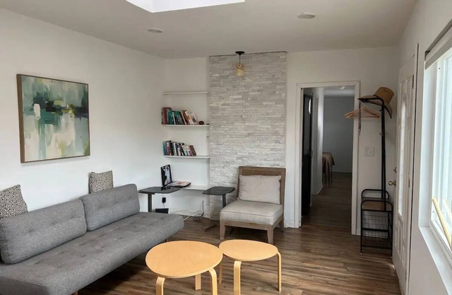 Bungalow 2bed/2bath in Lawndale