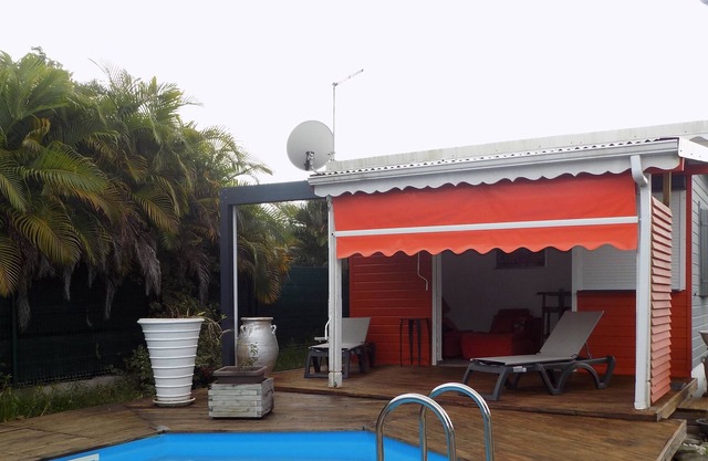 Bungalow-Modern-Ensuite with Shower-Pool View