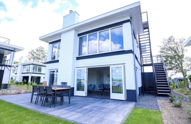 Bungalow with 4 bedrooms and a terrace