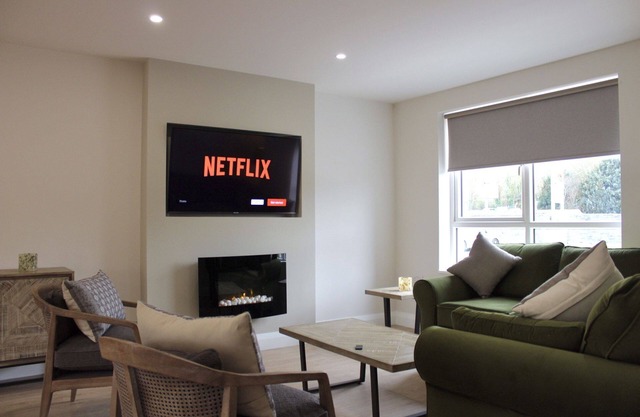 Bunratty Town House No 1 - sleeps 8 guests in 4 bedrooms