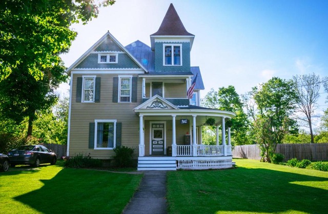 Burdett House Bed & Breakfast