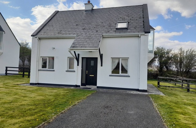 Burren Way Cottage No 1 - a bungalow that sleeps 5 guests in 3 bedrooms