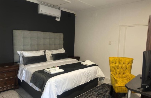 Busa House Self-Catering guest house & Caravan Park