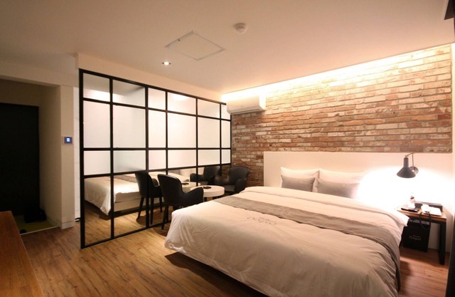 Busan Yeonsan-dong Oops