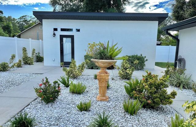 Busch gardens Bright Modern Tiny Home