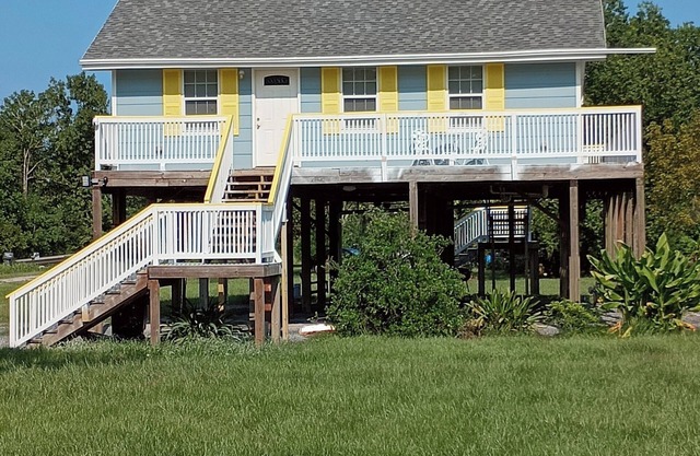 Butsy's Fish Camp is a Cozy 3-bedroom house. Close to the BEST fishing in LA!