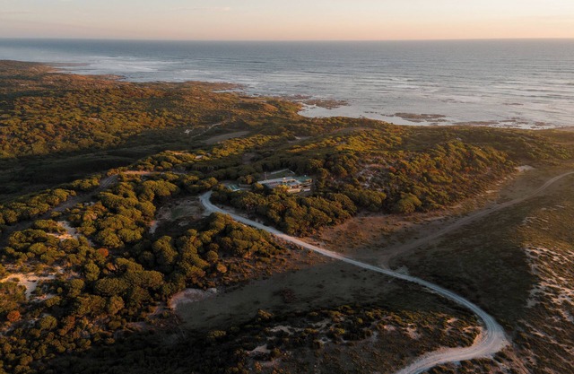 Buttons By The Beach (beach house on King Island)