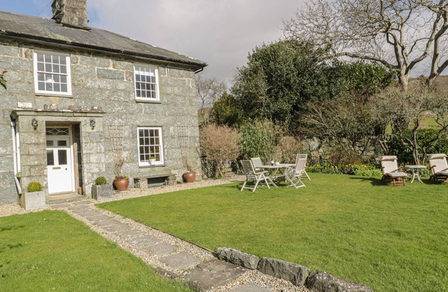 BWTHYN MORSE, family friendly, luxury holiday cottage in Llanfair