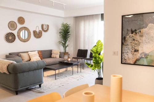 By the Beach - דירת נופש מדהימה באכזיב עם מרפסת ונוף לים- צמודה לחוף - 3Bdrm apartment with balcony and Sea View near Achziv Beach