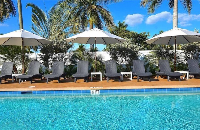 BY THE SEA VACATION VILLAS 3 BED/ COMMUNITY POOL GATED COMMUNITY