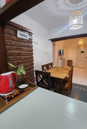 Cálida Casa - 2 Hab - centro MG -15 min Ezeiza