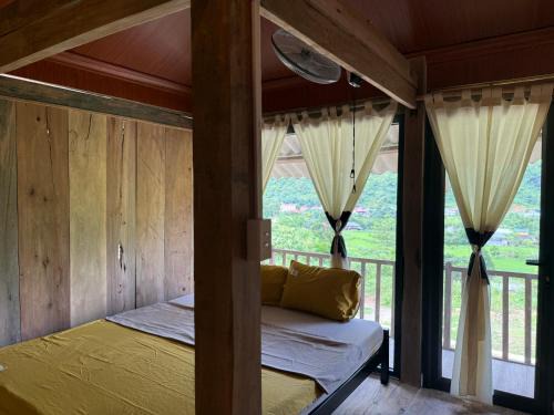 Cương Mountain View Homestay