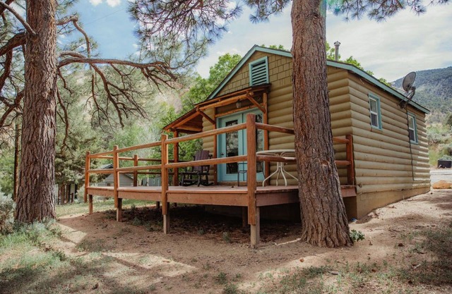 C-106) Paiute Pines Cabin