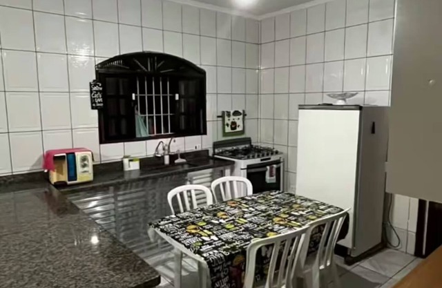 Cozy and spacious house, well ventilated. Pets allowed