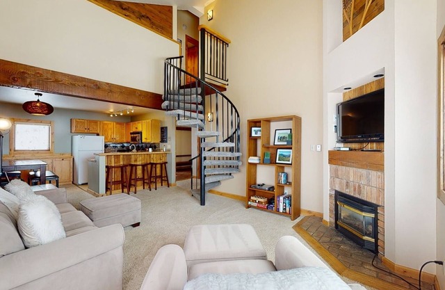 C&C Ski Factory-Ski In/Ski Out