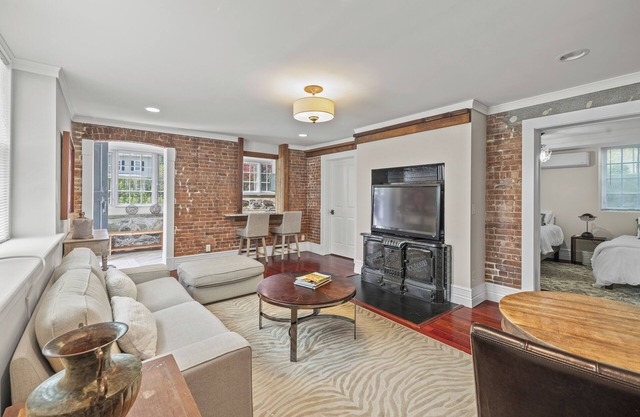 C&J Signature Stays Historic renovated apartment