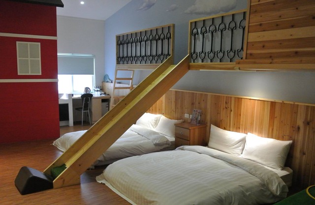C302 Family room (Tainan, Section of Ximen Road, beside Blueprint Culture & Creative Park)