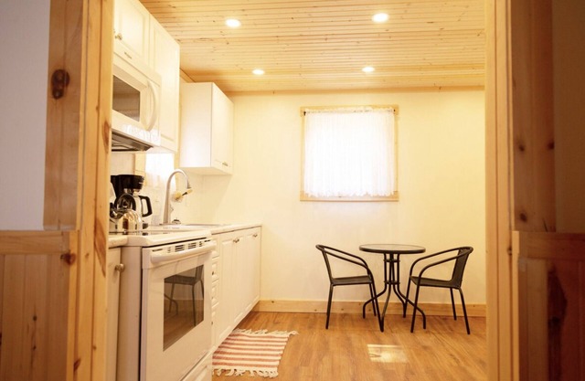 C7 - Cozy Lakeside Cottage in Temiskaming Shores