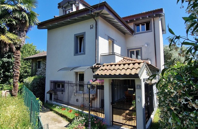Cá di gatt Entire house in hilly area 5 minutes' drive from the lake.
